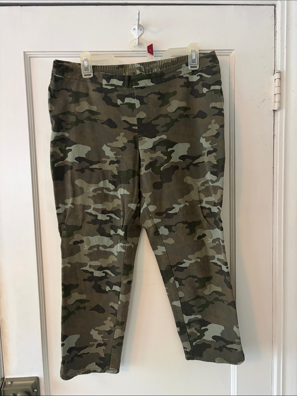 Isaac Mizrahi Women's Camo Capris - Olive Green & Khaki